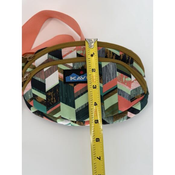 KAVU Spectator Waist Pack Belt Bag Padded Back Adjustable Straps Hike Multicolor - Picture 4 of 6